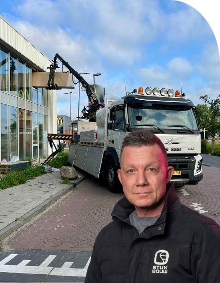 Open bakwagen met laad-en loskraan van Erwin